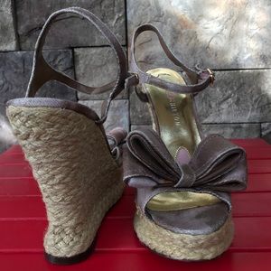 Purple/pink 5.5 in wedges with cute bow accent